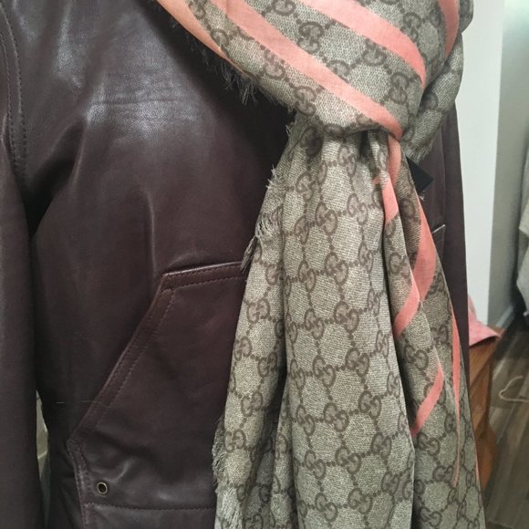 Gucci Scarf/Wrap - Picture 13 of 14